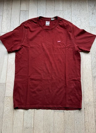 T-shirt Levi’s rouge foncé taille M, marke: Levi's, zustand: Sehr gut, größe: M, 5,00 €, 5,95 € inklusive Vinted-Käuferschutz