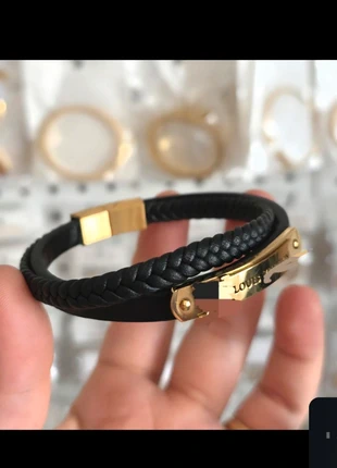 Bracelet cuir et acier, état: Neuf sans étiquette, 12,00 €, 13,30 € Protection acheteurs incluse