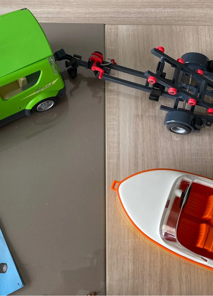Playmobil City Life 4144 - Voiture familiale avec remorque porte-bateaux