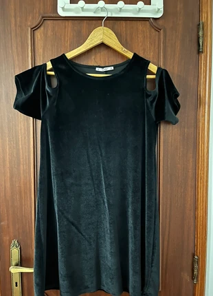 Vestido veludo preto , marque: Pull & Bear, état: Bon état, taille: M / 38 / 10, 4,00 €, 4,90 € Protection acheteurs incluse