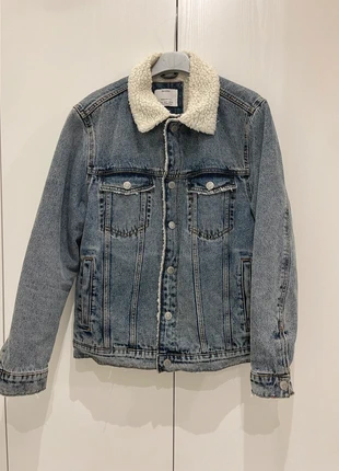 Giacca montone di jeans collo in pelliccia sintetica Denim jacket con interno caldo e collo sherpa, marque: Bershka, état: Très bon état, taille: S, 23,00 €, 24,85 € Protection acheteurs incluse