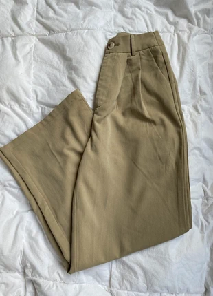 Pantalon fluide vert kaki taille haut XS très bon état chic, marca: CHIC, estado: Muito bom, tamanho: XS / 34 / 6, €2.00, €2.80 inclui Proteção do Comprador