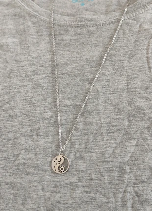 Collier minimaliste argenté avec pendentif soleil lune étoile, chaîne en acier inoxydable, condition: Very good, €11.00, €12.25 includes Buyer Protection
