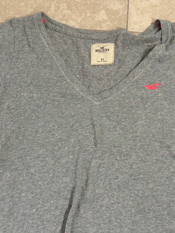 Hollister Gray V-Neck shirt size XS 3