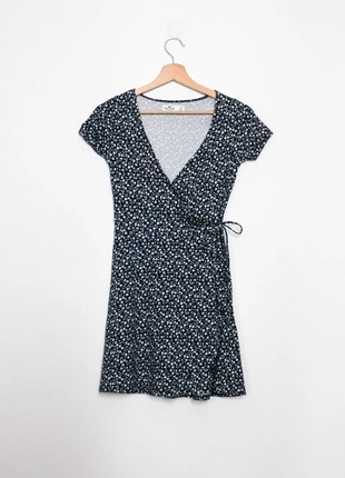 Wrap dress | Robe porte feuille, marque: Hollister, état: Très bon état, taille: XS / 34 / 6, 9,00 €, 10,15 € Protection acheteurs (Pro) incluse