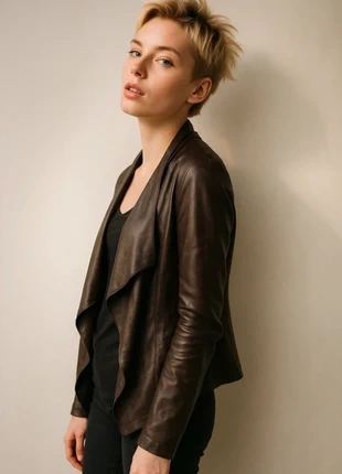 OLTRE Giacca asimmetrica simil pelle – Taglia 42 – Effetto metallico, stile moderno, marke: Oltre, zustand: Sehr gut, größe: M / 38 / 10, 30,00 €, 32,20 € inklusive Vinted-Käuferschutz