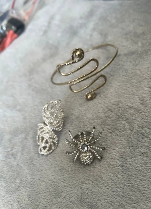 Lot de 2 bagues + bracelet biceps, zustand: Sehr gut, größe: Größenverstellbar, 3,00 €, 3,85 € inklusive Vinted-Käuferschutz