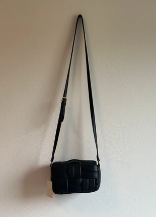 Umhängetasche - Schwarz, geflochtenes Design, NEU mit Etikett, marke: Primark, zustand: Neu, mit Etikett, 5,00 €, 5,95 € inklusive Vinted-Käuferschutz