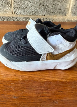 Nike Team Hustle D10 TD - US 7C - EUR 23.5, marca: Nike, estado: Muito bom, tamanho: 23, €5.00, €5.95 inclui Proteção do Comprador