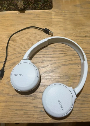 casque SONY avec câble chargeur, marque: Sony, état: Neuf sans étiquette, 25,00 €, 26,95 € Protection acheteurs incluse