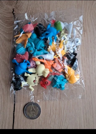 24 minis pokemons, marke: Pokémon, zustand: Neu, mit Etikett, größe: 5 Jahre / 110, 6,00 €, 7,00 € inklusive Vinted-Käuferschutz