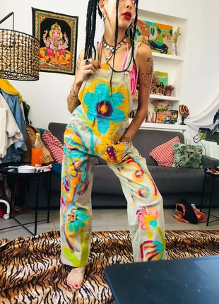 Salopette jeans beigne custom peinture textile ne part pas au lavage, marque: Custommade, état: Très bon état, taille: M / 38 / 10, 48,00 €, 51,10 € Protection acheteurs incluse