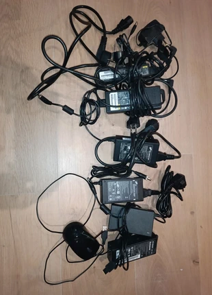 Lot de 6 chargeurs d'ordinateur, une souris et un câble, marke: Lenovo, zustand: Neu, 25,00 €, 26,95 € inklusive Vinted-Käuferschutz