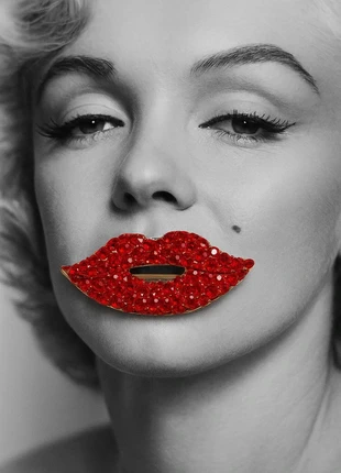 Glam Red Lips Brooch – Sparkling Crystal Statement Pin, marque: Les Pépites de Luline, état: Neuf sans étiquette, 18,00 €, 19,60 € Protection acheteurs incluse