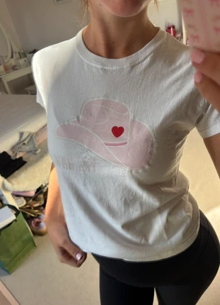 White cowboy hat baby tee size XS, brand: Fruit of the Loom, condition: New without tags, size: XS / 34 / 6, €14.00, €15.40 includes Buyer Protection