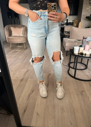 Lichtblauwe Momjeans met scheuren bershka, marca: Bershka, estado: Bueno, tamaño: M / 38 / 10, 7,00 €, 8,05 € Protección al comprador incluida