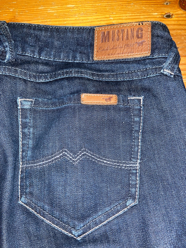 Dunkelblaue Low Waist Jeans 3