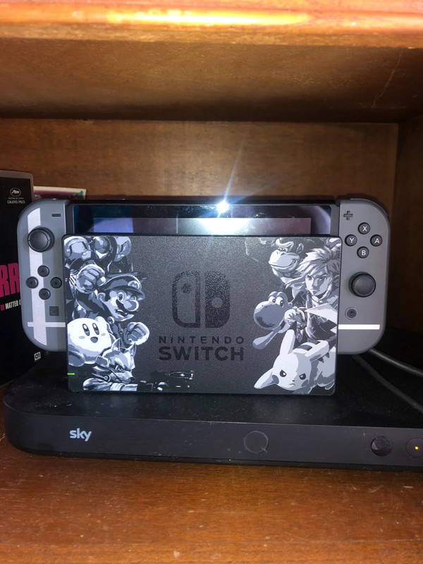 Nintendo Switch Limited Super Smash Bros. Usata