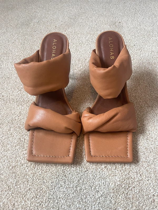 Alohas brand new Heeled Sandals Mules size 4 5