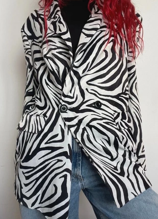 Blazer fluida estampado cebra – Bershka, marque: Bershka, état: Neuf sans étiquette, taille: S / 36 / 8, 8,00 €, 9,10 € Protection acheteurs incluse