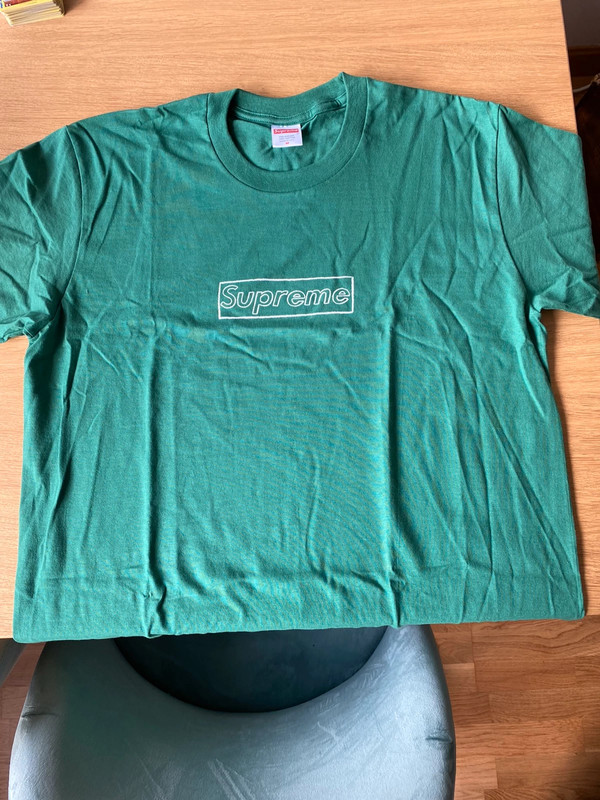 Supreme Kaws Chalk Logo Tee Light Pine _ Talla M | Vinted