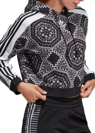 Hoodie Sweat Adidas imprimé noir et blanc, marque: adidas, état: Très bon état, taille: XS / 34 / 6, 30,00 €, 32,20 € Protection acheteurs incluse