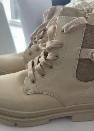 Bottines beiges vernis/ bottes beiges vernis, marke: sans marque, zustand: Neu, mit Etikett, größe: 35, 14,00 €, 15,40 € inklusive Vinted-Käuferschutz