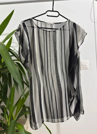 💟 Blouse asymétrique à volants Ben de Lisi, rayée gris, semi-transparente, T. 36 (1535), marke: BEN de LISI, zustand: Sehr gut, größe: S / 36 / 8, 4,50 €, 5,43 € inklusive Vinted-Käuferschutz