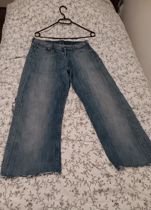 Jeans 501 Levi Strauss délavé  L34 W29, coupé au niveau des jambes, merk: Levi Strauss & Co., staat: Veelgebruikt, maat: XS / 34 / 6, € 5,00, € 5,95 inclusief Kopersbescherming