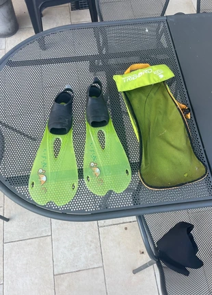 Palmes enfant Tribord taille 33/34 – état très bon, brand: Decathlon, condition: Good, €3.00, €3.85 includes Buyer Protection