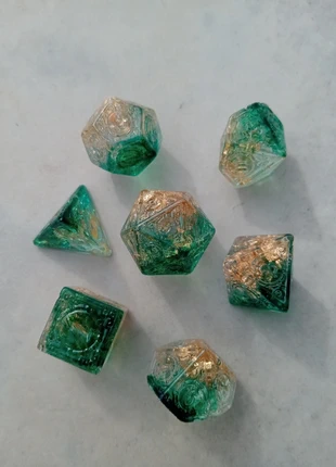Set di 7 dadi in resina verde e oro, marque: D&D, état: Très bon état, 13,00 €, 14,35 € Protection acheteurs incluse