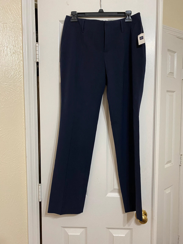 Gap navy blue women’s slacks. Size 8. New 1