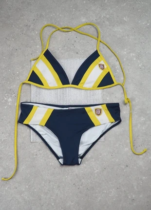 Maillot de bain 2 pièces Tommy Hilfiger bleu marine et jaune - Taille S, brand: Tommy Hilfiger, condizioni: Ottime, taglia: S / IT 40 / EU 36, €18.00, €19.60 include la Protezione acquisti Pro
