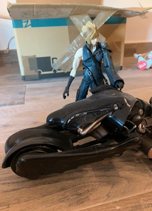 Cloud Strife e Fenrir Daytona, marca: Square Enix, estado: Muy bueno, 79,00 €, 83,65 € Protección al comprador incluida