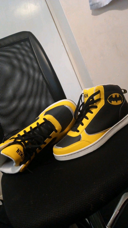 Batman high sales top shoes