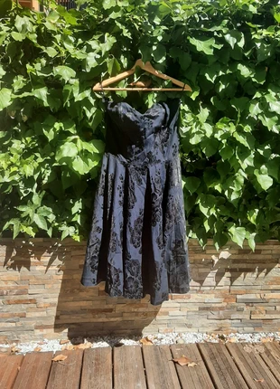 Robe soirée bustier fleurs noir, merk: Carole vermier, staat: Heel goed, maat: M / 38 / 10, € 7,00, € 8,05 inclusief Kopersbescherming
