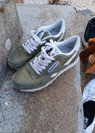 Reebok kaki clair, taille 34,5 - très bon état, marque: Reebok, état: Très bon état, taille: 35, 10,00 €, 11,20 € Protection acheteurs incluse