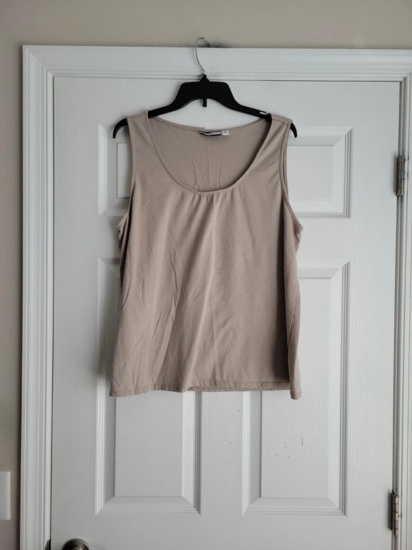 Croft & Barrow Women's Sleeveless Top 1