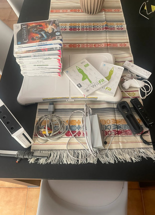 Nintendo Wii completa + 2 controller + 13 giochi + Wii Fit, marque: Nintendo, état: Très bon état, 95,00 €, 100,45 € Protection acheteurs incluse