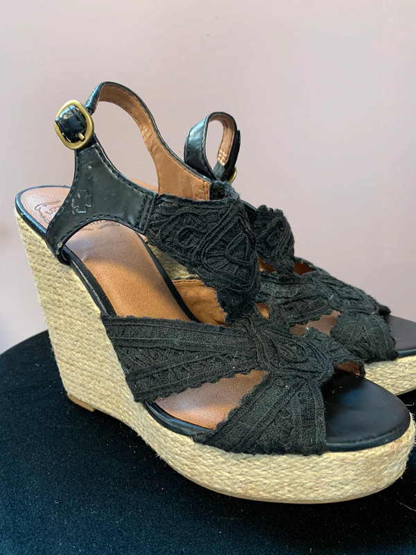 Lucky Brand black embroidered look wedge Sz 7.5 5