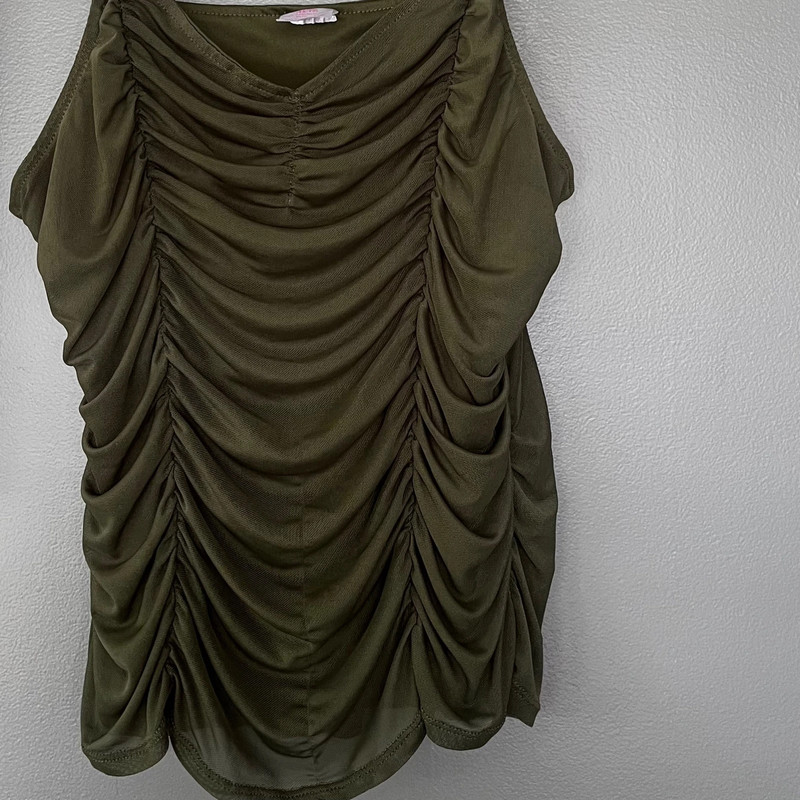 Green ruffled tank 3