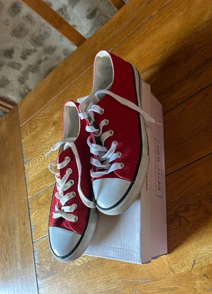 Baskets rouges, merk: Merry Scott, staat: Goed, maat: 39, € 5,00, € 5,95 inclusief Kopersbescherming