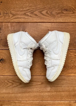 Jordan 1 mid blanche /triple White- Taille 38,5, marke: Jordan, zustand: Sehr gut, größe: 38.5, 12,00 €, 13,30 € inklusive Vinted-Käuferschutz