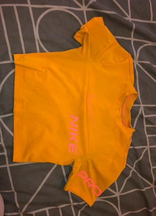 Nike crop top, brand: Nike, condition: Very good, size: XS / UK 4-6, £10.00, £11.20 includes Buyer Protection
