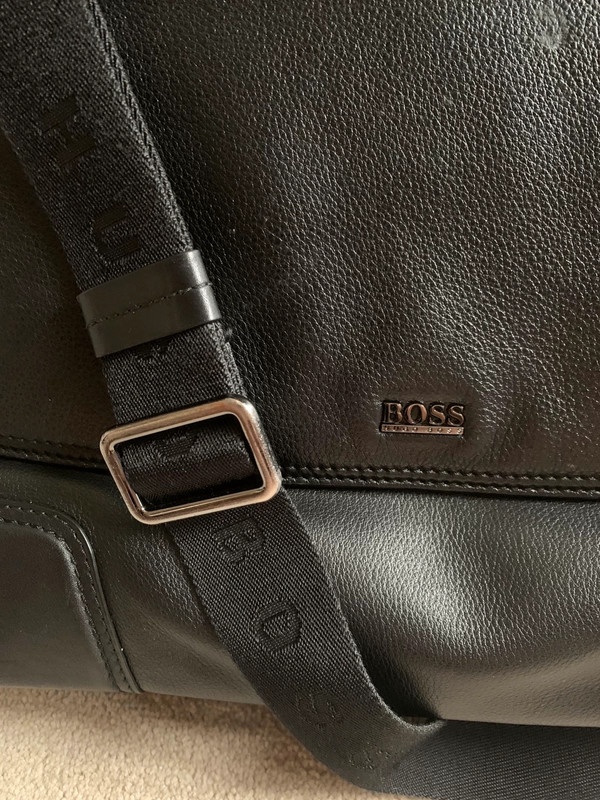 Hugo boss computer 2024 bag leather