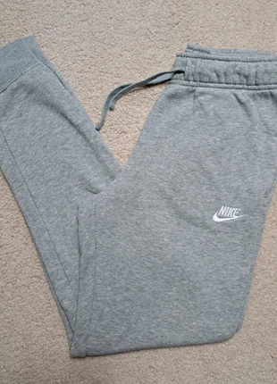 Jogging Gris Nike Brodé XS, marque: Nike, état: Très bon état, taille: XS, 28,00 €, 30,10 € Protection acheteurs (Pro) incluse