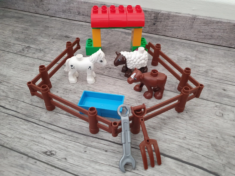 Lego Duplo Le tracteur et les bébé anaux de la ferme