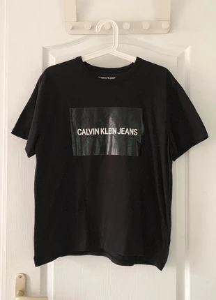 T-shirt Calvin Klein noir – Logo iconique noir et blanc, col rond, coupe parfaite, brand: Calvin Klein, condizioni: Ottime, taglia: M / IT 42 / EU 38, €8.00, €9.10 include la Protezione acquisti