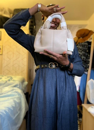 Sac à main avec bandoulière taupe jamais utilisé, staat: Heel goed, € 27,00, € 29,05 inclusief Kopersbescherming