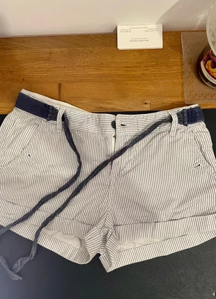 Short a righe Piazza Italia – Stile navy chic, marque: Piazza Italia, état: Neuf sans étiquette, taille: M / 38 / 10, 2,00 €, 2,80 € Protection acheteurs incluse